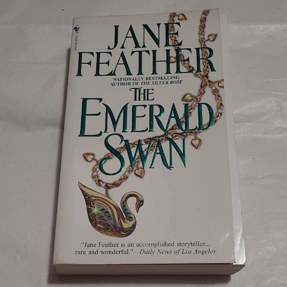 3/$5 Or 6/$10❤️ The Emerald Swan by Jane Feather
